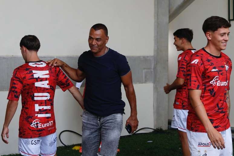 Cafu prestigia jovens talentos na Copinha