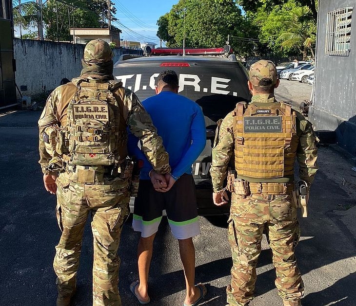 Líder do tráfico de drogas no Recife é preso com pistola no bairro de Cruz das Almas
