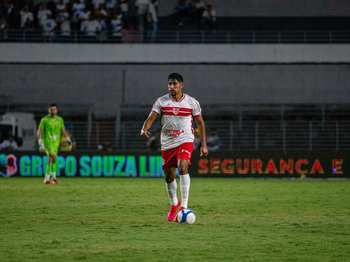 Luís Segovia é o novo zagueiro do CRB