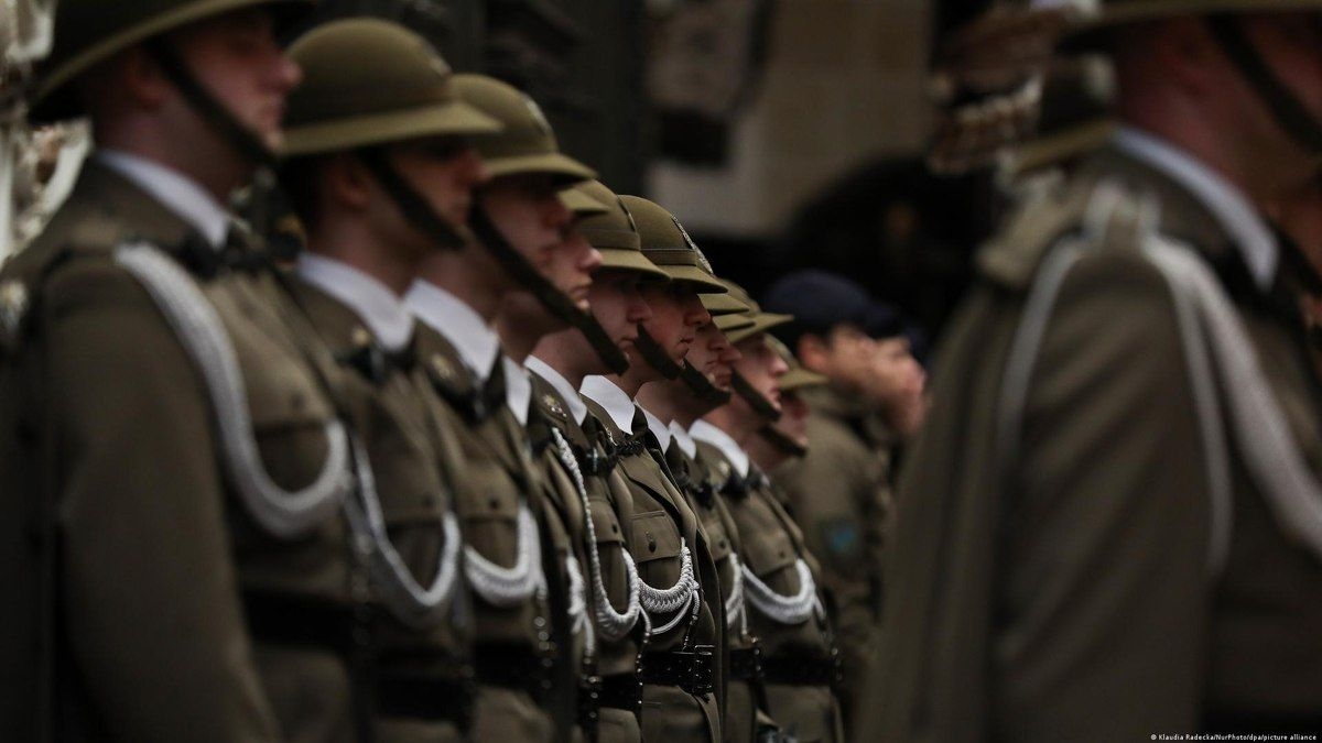 Polônia aprimora defesa com treinamento militar para cidadãos