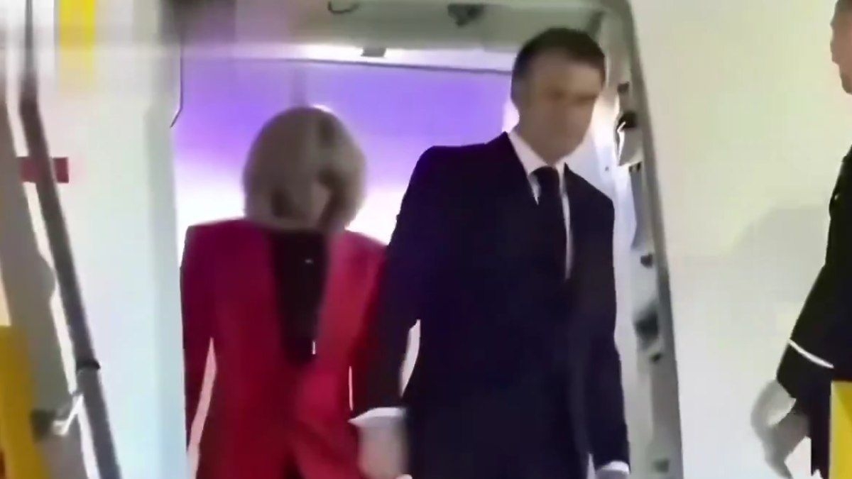 Macron é surpreendido por tapa no rosto da esposa