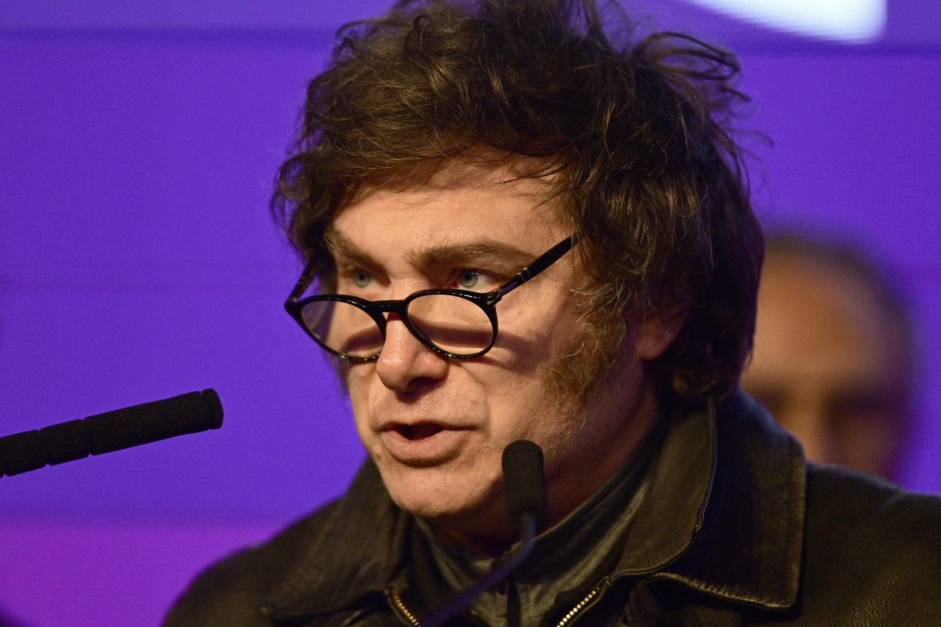 Milei admite derrota em Buenos Aires e acelera reformas