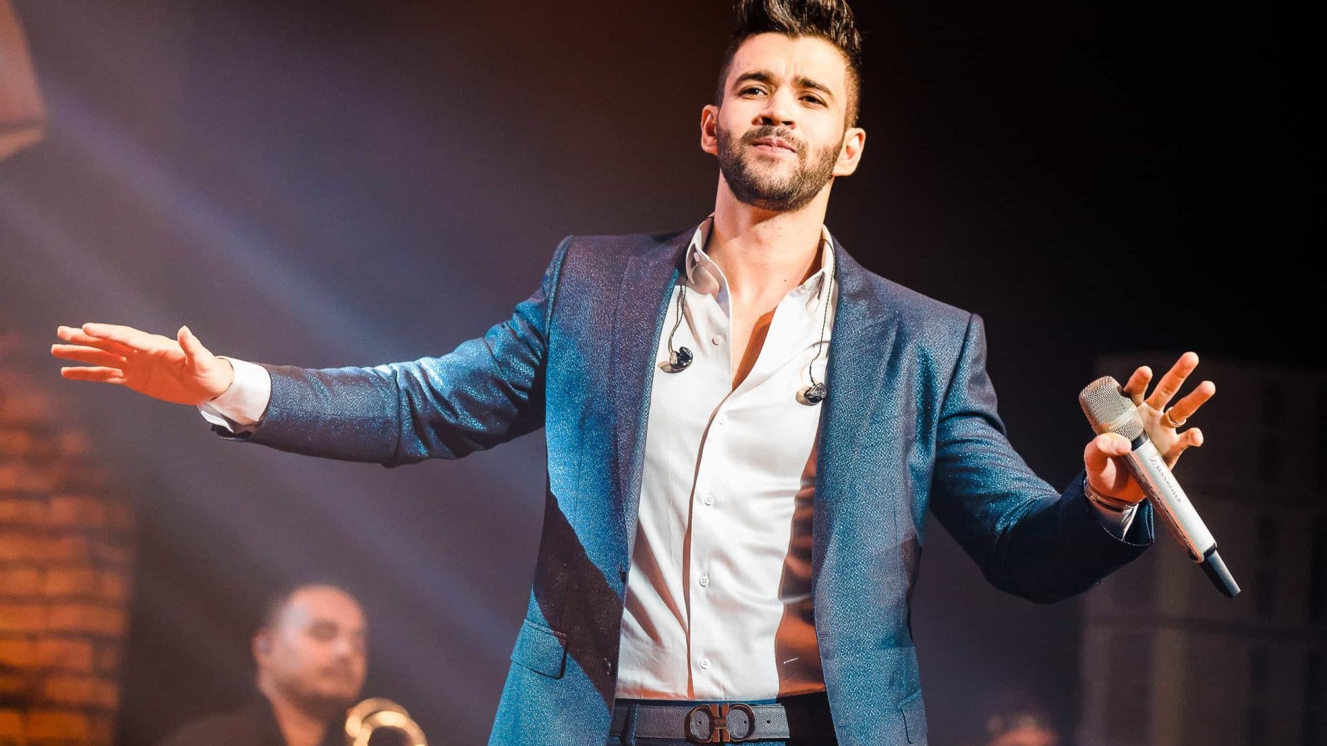 Políticos apoiam Gusttavo Lima e dizem que gesto reflete falta de representação política