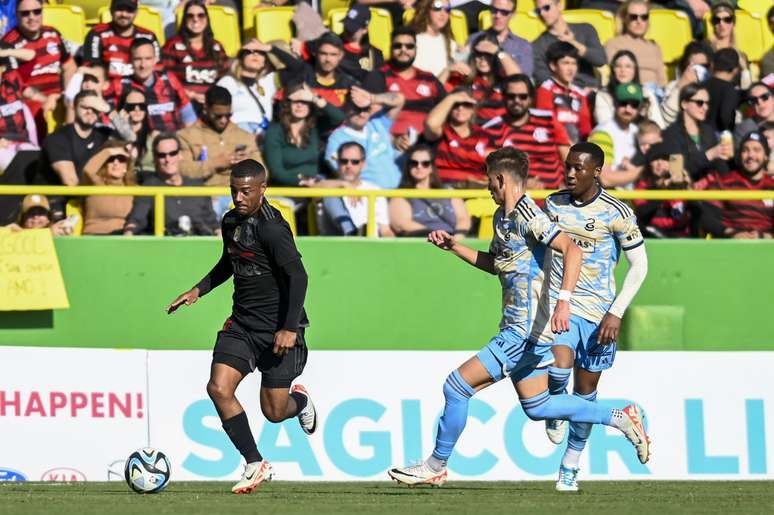 Vitória em amistoso, estreia de De la Cruz e empate no Carioca: veja como foi o domingo do Flamengo