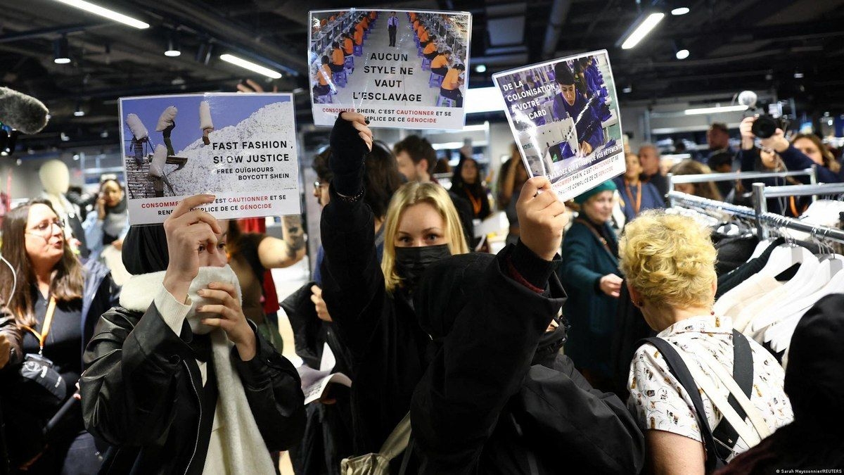 Shein inaugura loja física em Paris e provoca protestos