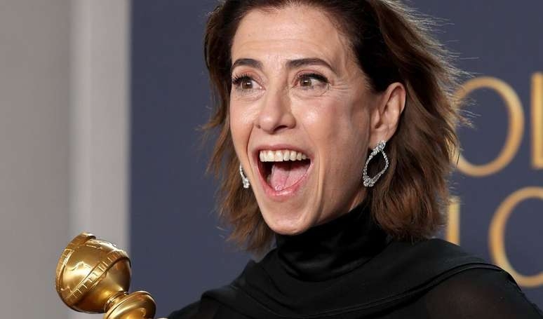 É do Brasil! Fernanda Torres vence Globo de Ouro 2025 e dedica prêmio à mãe, Fernanda Montenegro: 'Vocês não têm ideia'