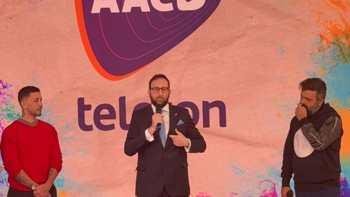 Rav Sany emociona ao levar mensagem de união no Teleton