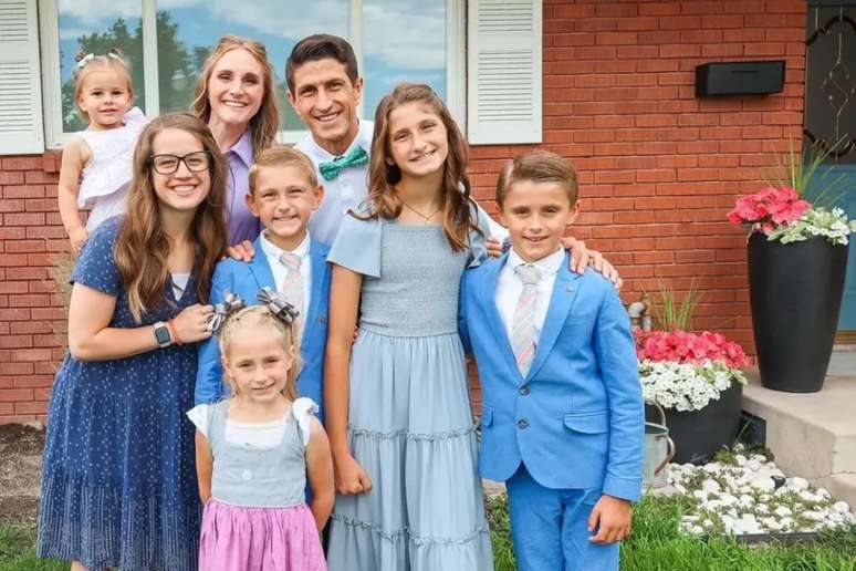 YouTuber diz ter algemado e deixado filhos passarem fome porque estavam 'possuídos'