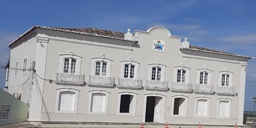 Por 24 anos sede da prefeitura de Penedo foi melada entre Azul e Amarelo