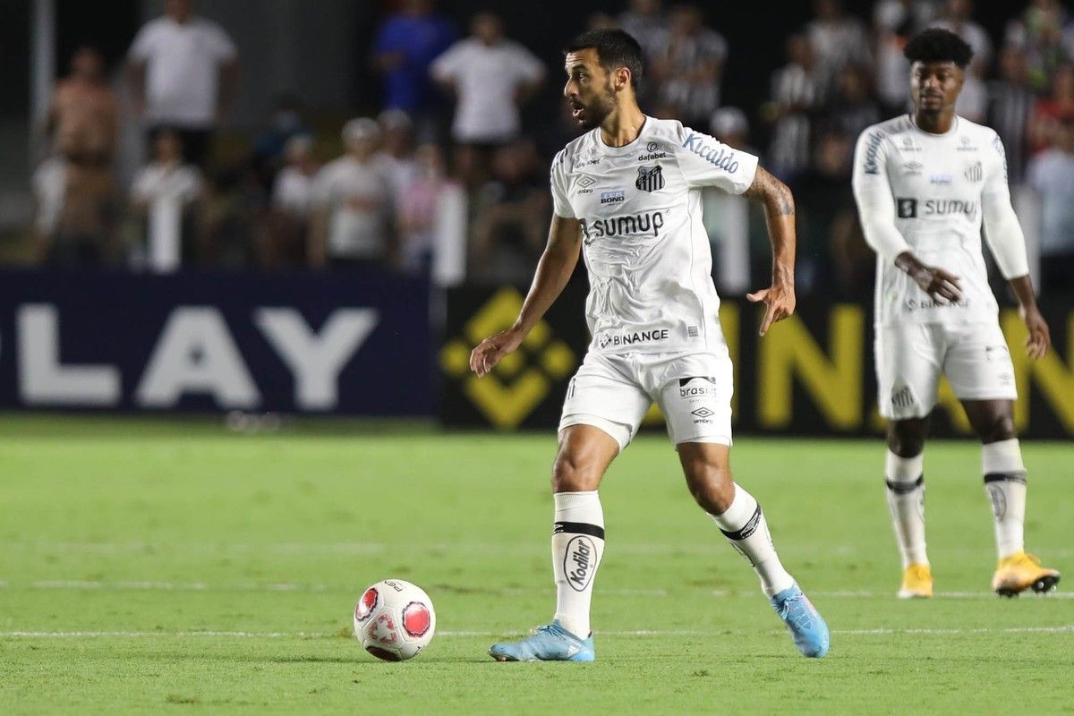 Higo elogia chegada do meio-campista Camacho ao CSA