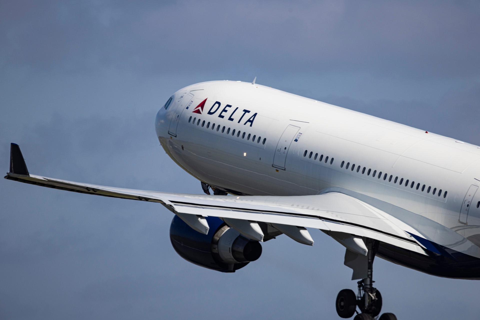 Passageiros Estranham Aterrissagem em Base Militar no Canadá