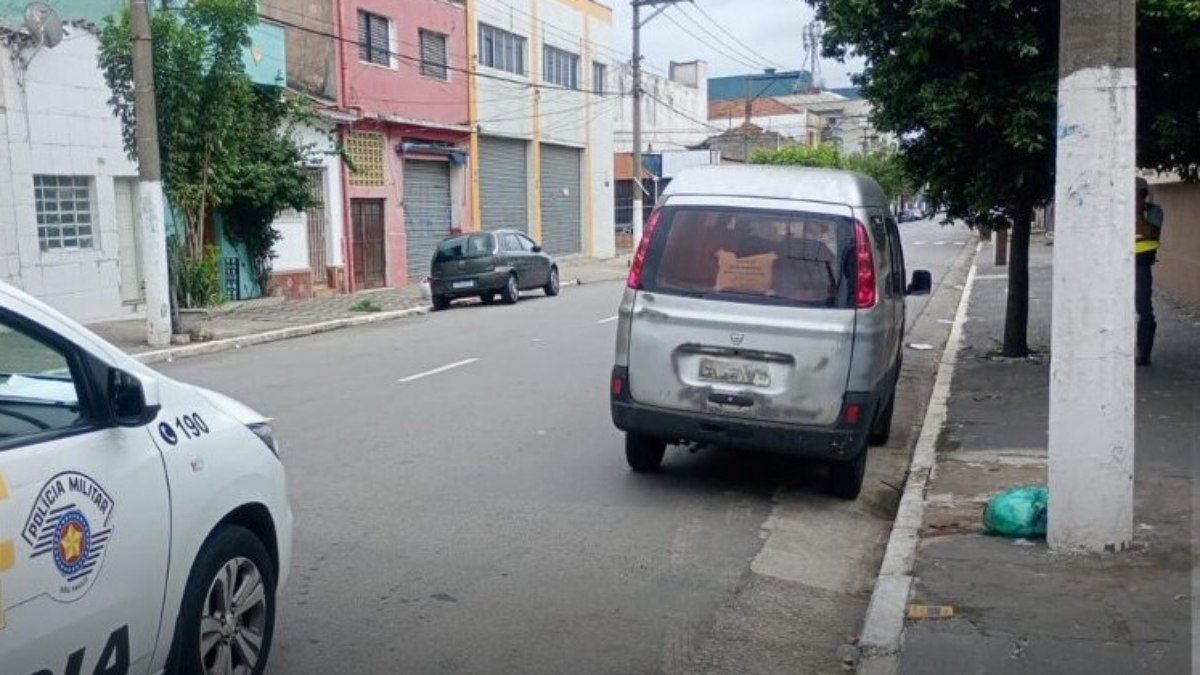 Polícia de SP apreende veículo com R$ 80 mil em multas