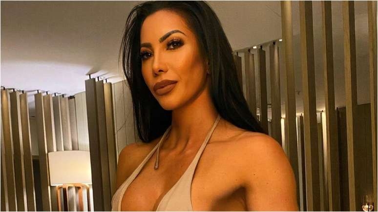 Ex de Ronaldo, Michele Umezu revela treino para "bumbum na nuca"