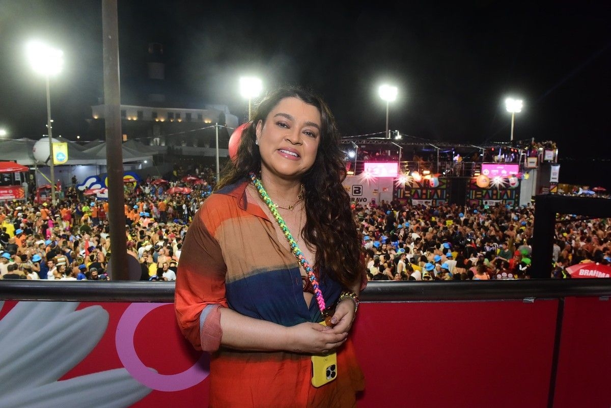 Preta Gil recebe alta e continua recuperação em Salvador