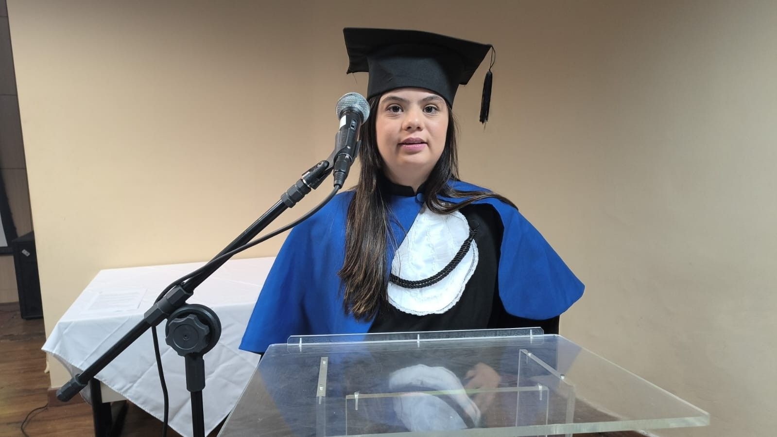 Ana Clara faz história como a primeira formada com síndrome de Down