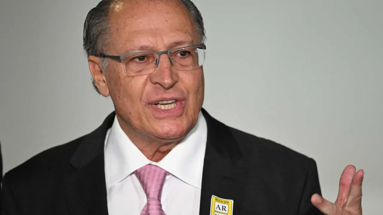 Alckmin recebe alta hospitalar após mal-estar e exames