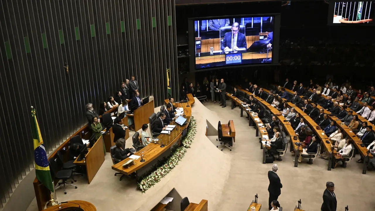 Centrão critica Lula em nova aliança sem perder cargos