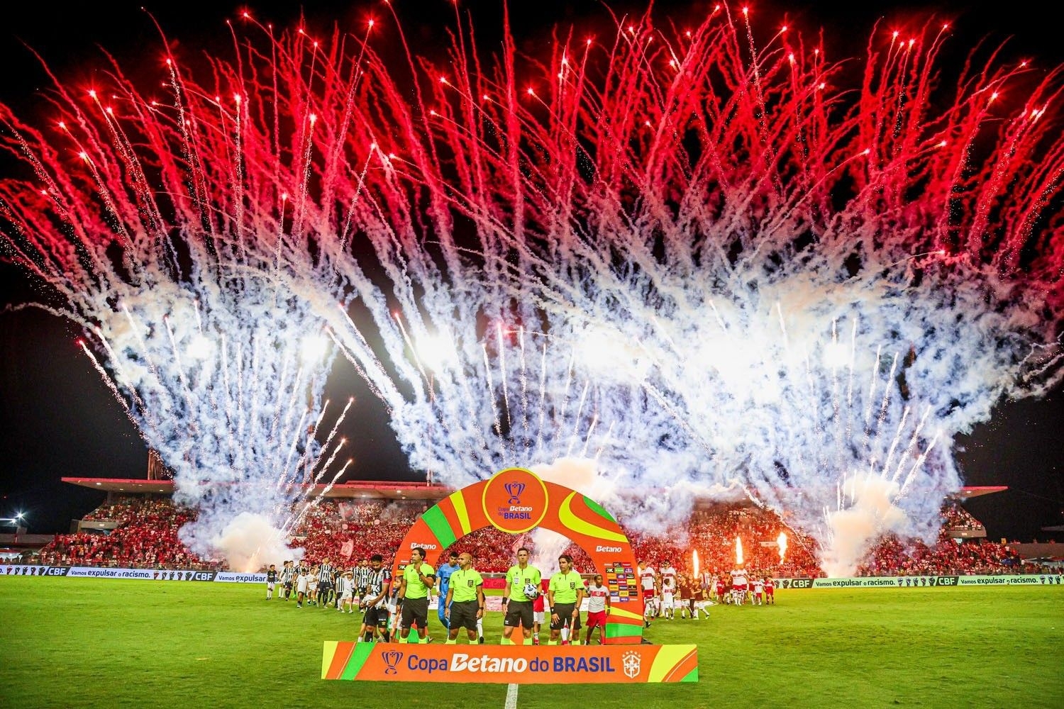 CRB e Cruzeiro definem vaga nas quartas da Copa do Brasil