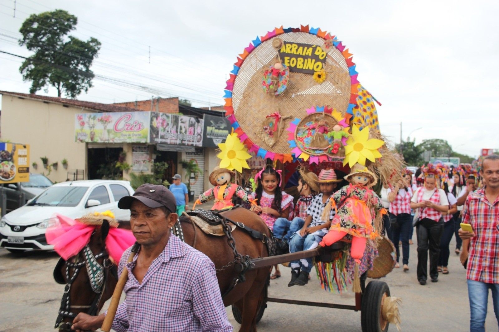 Desfile de carroças enfeita as ruas de Palmeira dos Índios