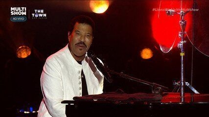 Lionel Richie encanta plateia no The Town com seus hits