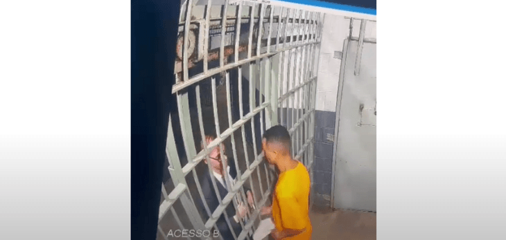 Vídeo mostra momento em que advogado entrega drogas a reeducando no Presídio