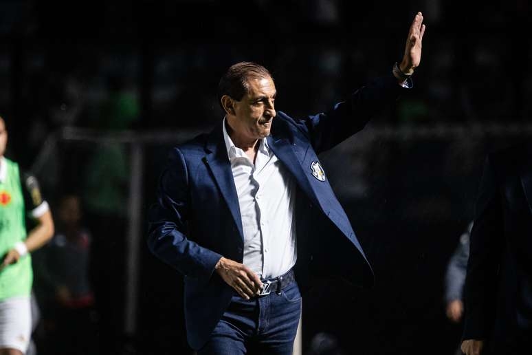 Vasco anuncia renovação de contrato com o técnico Ramón Díaz