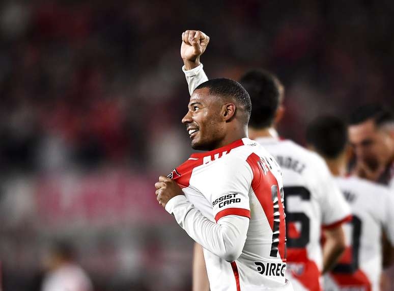 Status de ídolo e 12 títulos no currículo: De la Cruz se despede do River Plate rumo ao Flamengo