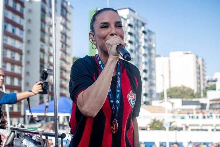 Vitória faz festa com trio elétrico para comemorar título da Série B