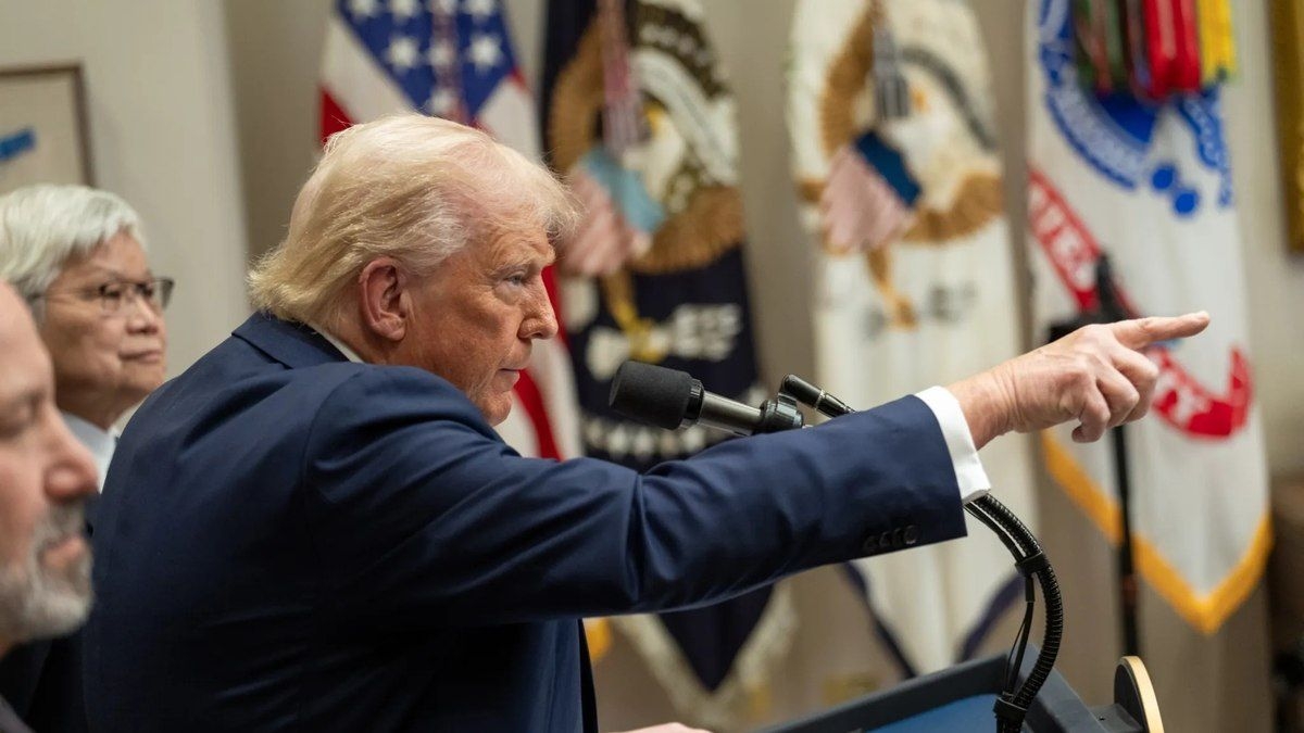 Trump proíbe entrada de cidadãos de 12 países nos EUA