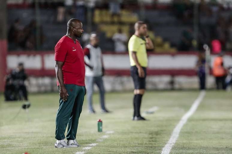 Marcão lamenta mais um jogo sem vencer e diz que oscilação faz parte do processo