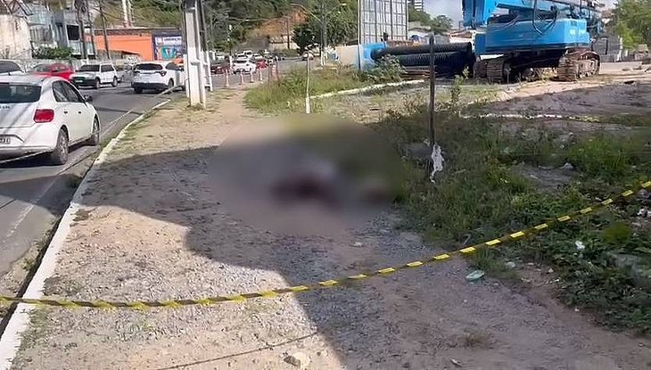 Corpo de homem com sinais de violência é encontrado no bairro do Poço nesta manhã
