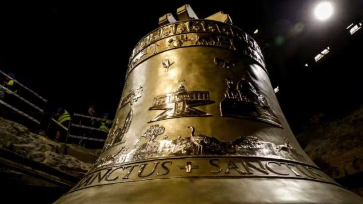 Sino gigante de 55 toneladas inicia viagem a Goiás