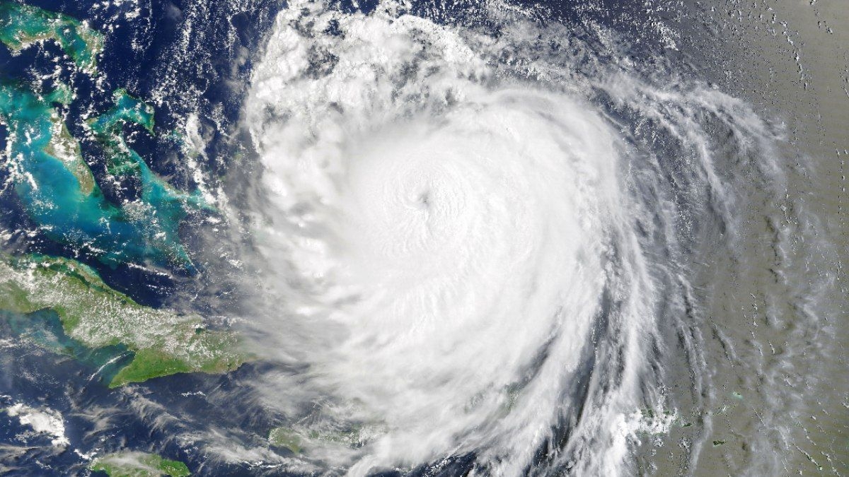 Furacão Erin causa alerta na costa dos EUA