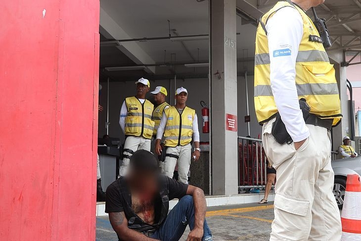 Jovem sofre agressões a pauladas em tentativa de homicídio no Jacintinho