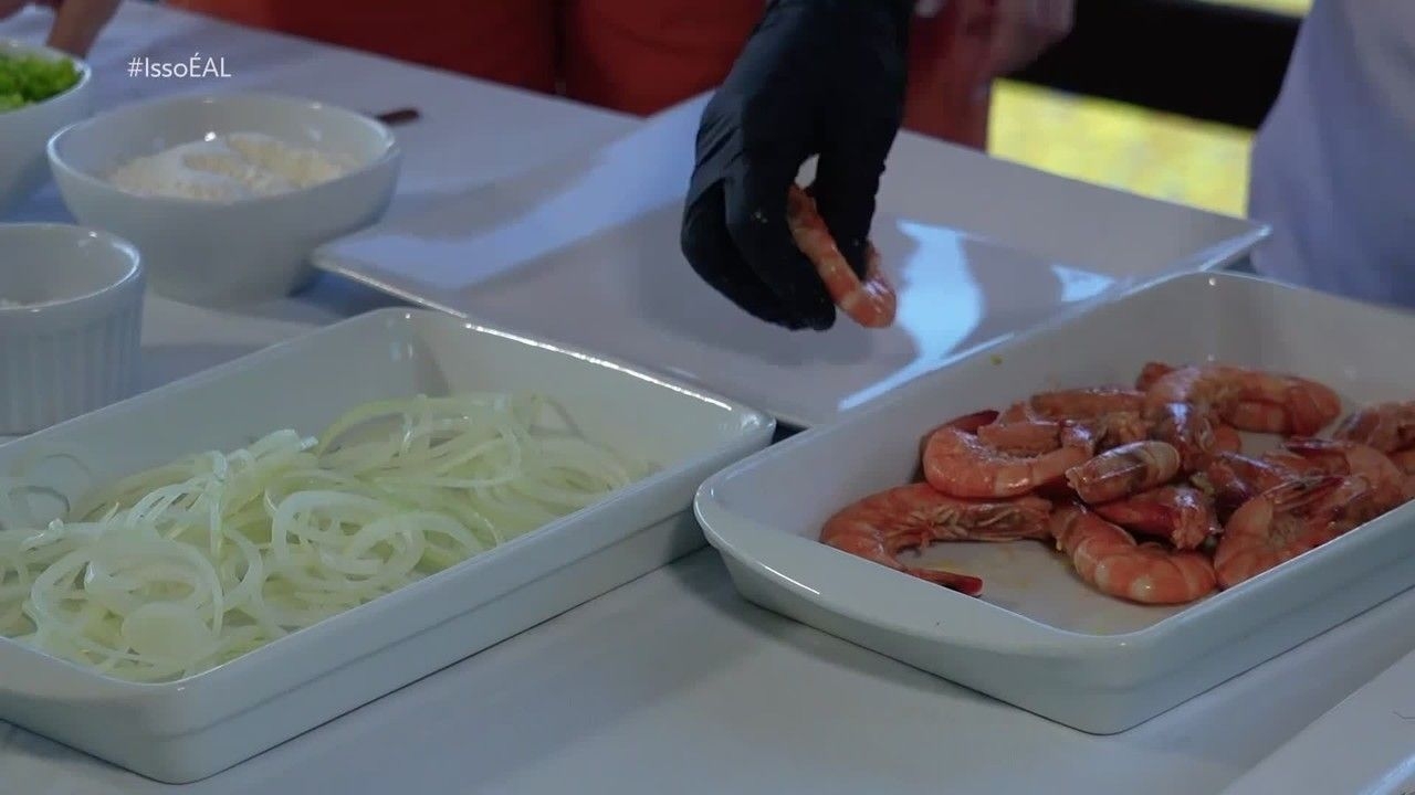 Cozinheira de Viçosa ensina receita de camarão crocante