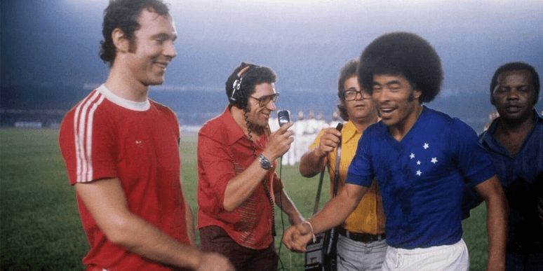 Relembre o Mundial de 1976, quando o Cruzeiro enfrentou o Bayern de Munique de Beckenbauer