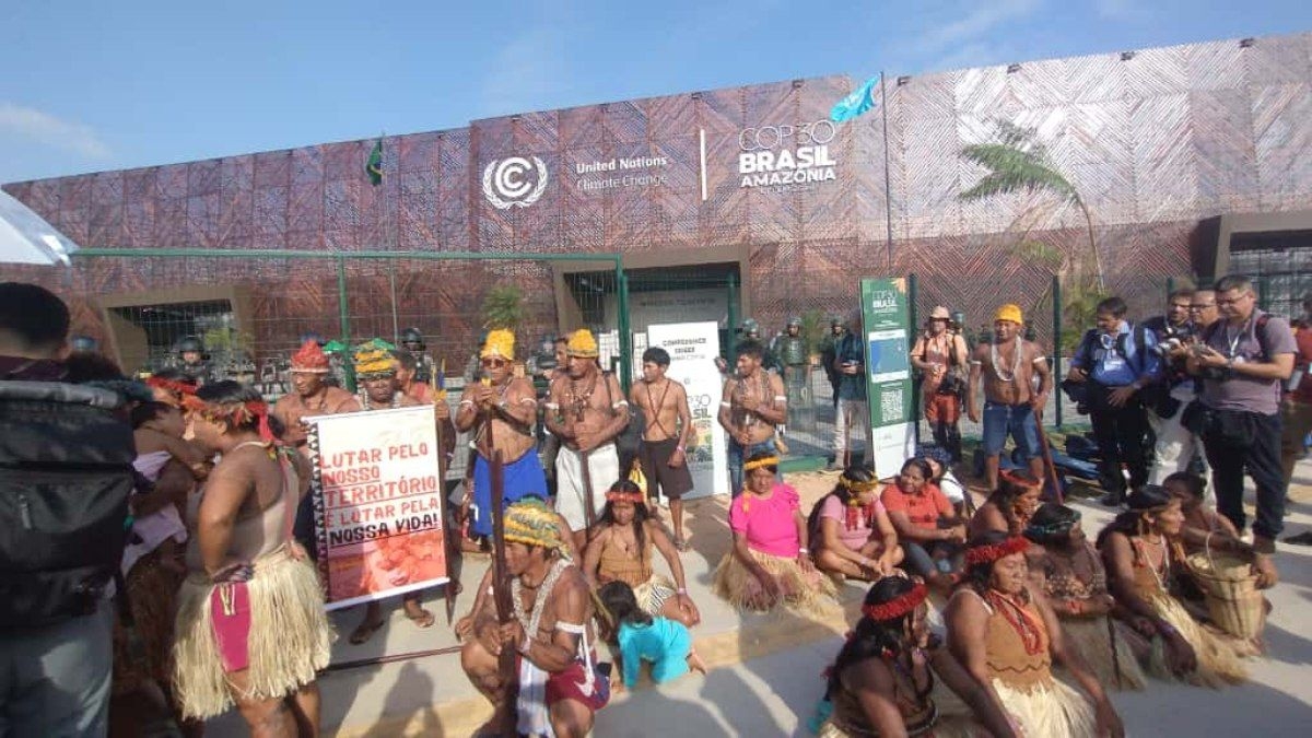 Protesto indígena na COP30 pede diálogo com Lula