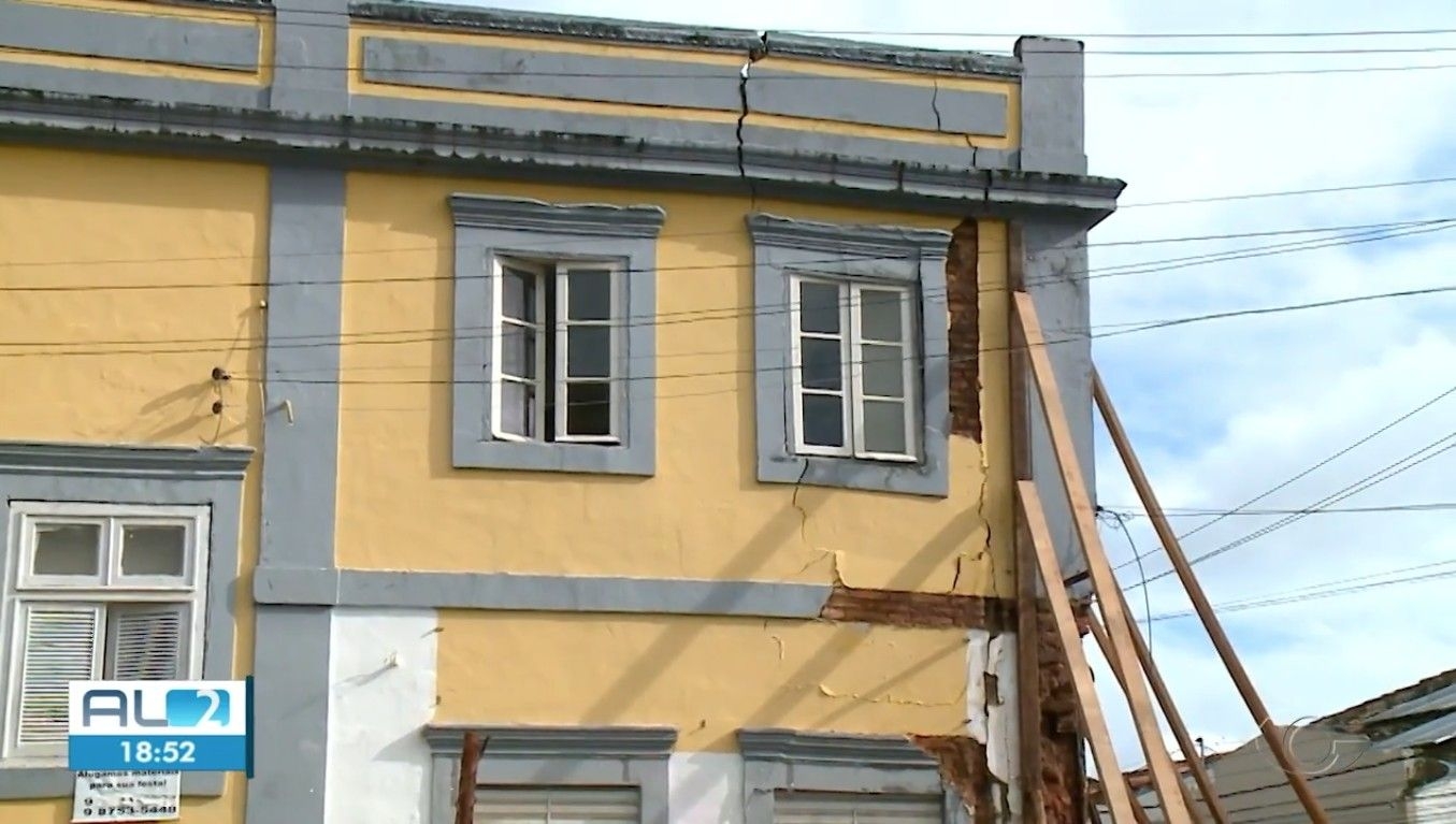 Desabamento de sobrado histórico em Viçosa preocupa moradores