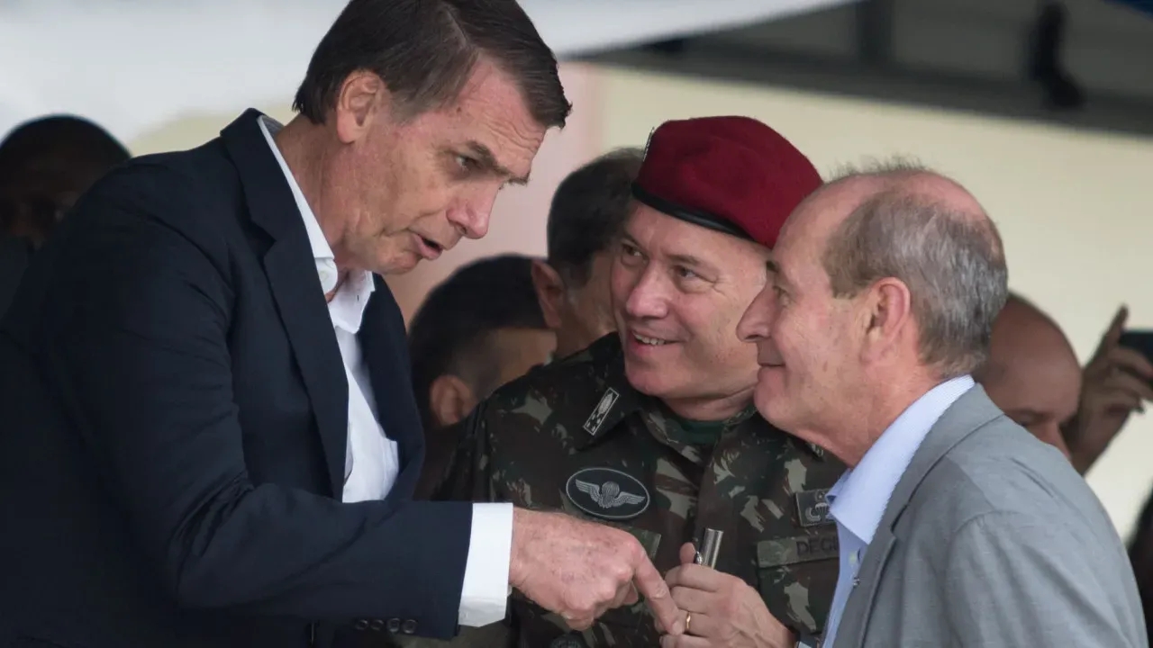 Cid revela que Bolsonaro buscou vender joias recebidas