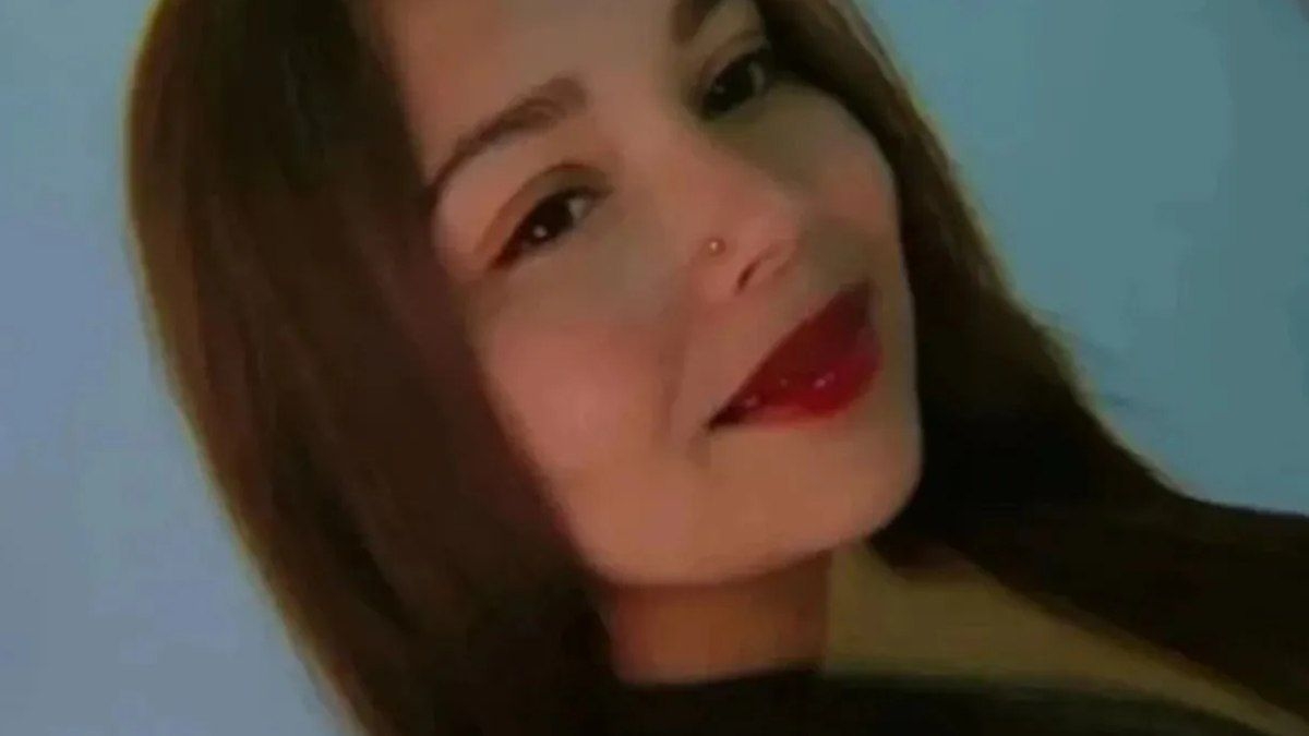 Jovem morre após comer acarajé na Bahia; polícia investiga