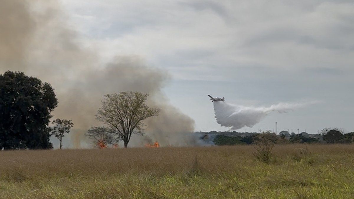 Aeronaves ajudam bombeiros no combate a incêndios no MS