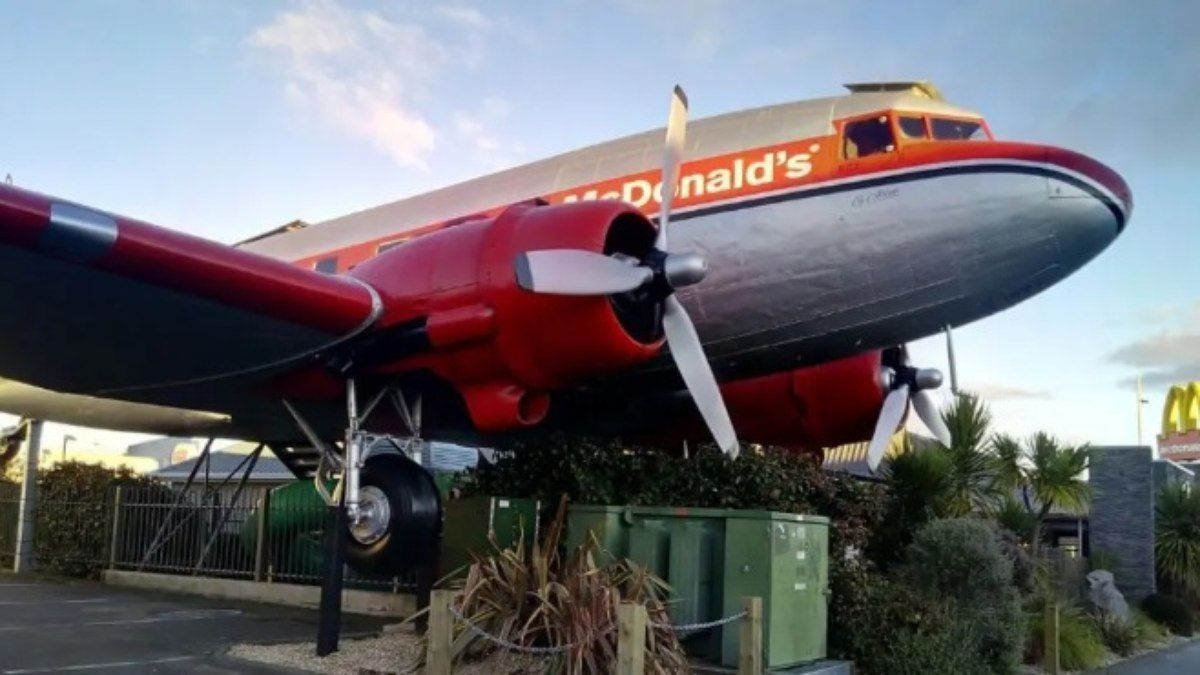 McDonald’s inova com avião como atração turística