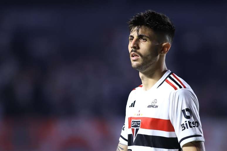 Interesse do Leicester em Beraldo desafia planos do São Paulo para 2024