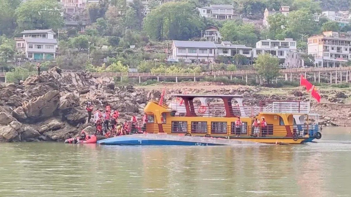 Tempestade provoca naufrágio de barcos turísticos na China