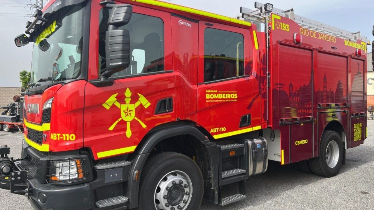 Avião pequeno cai e deixa mortos no Rio de Janeiro