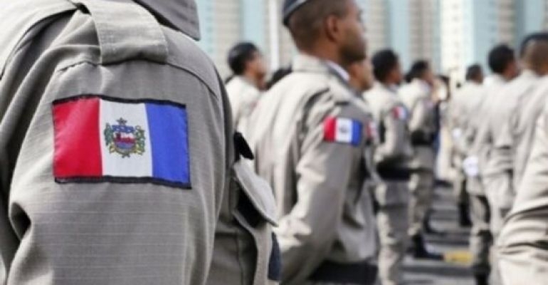 PM prende casal com mais de 5 kg de drogas no Benedito Bentes