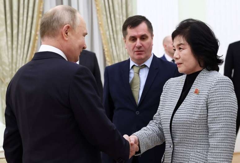Rússia está desenvolvendo laços com Coreia do Norte em todas as áreas, incluindo as "sensíveis", diz Kremlin