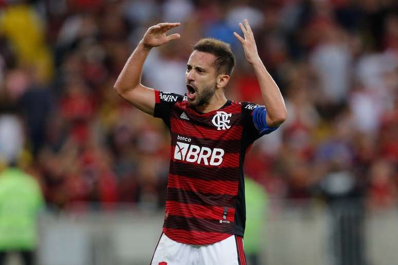 Everton Ribeiro, último remanescente da era Bandeira de Mello, deixa o Flamengo após 11 títulos; veja os números