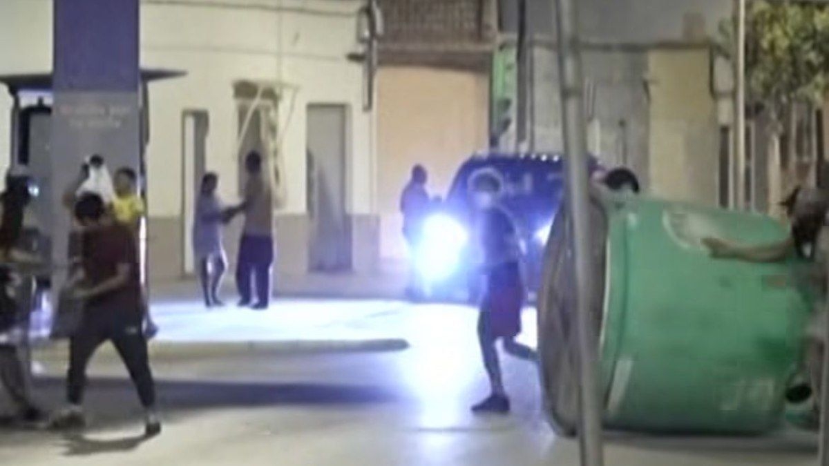 Extremistas atacam imigrantes em Torre Pacheco na Espanha