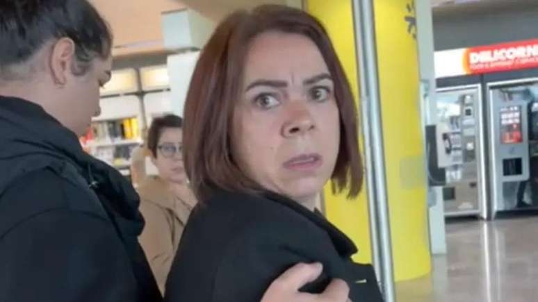 "Fiquei atordoada, com vergonha", revela brasileira vítima de xenofobia em aeroporto de Portugal